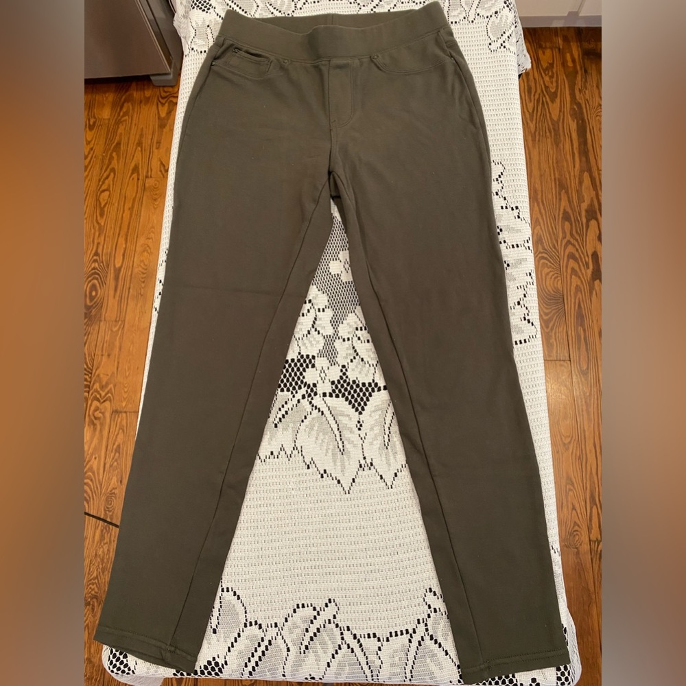 Army Green Leggings With Pockets by Seven7 🌿